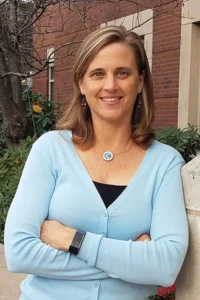 Laurie Hauber headshot